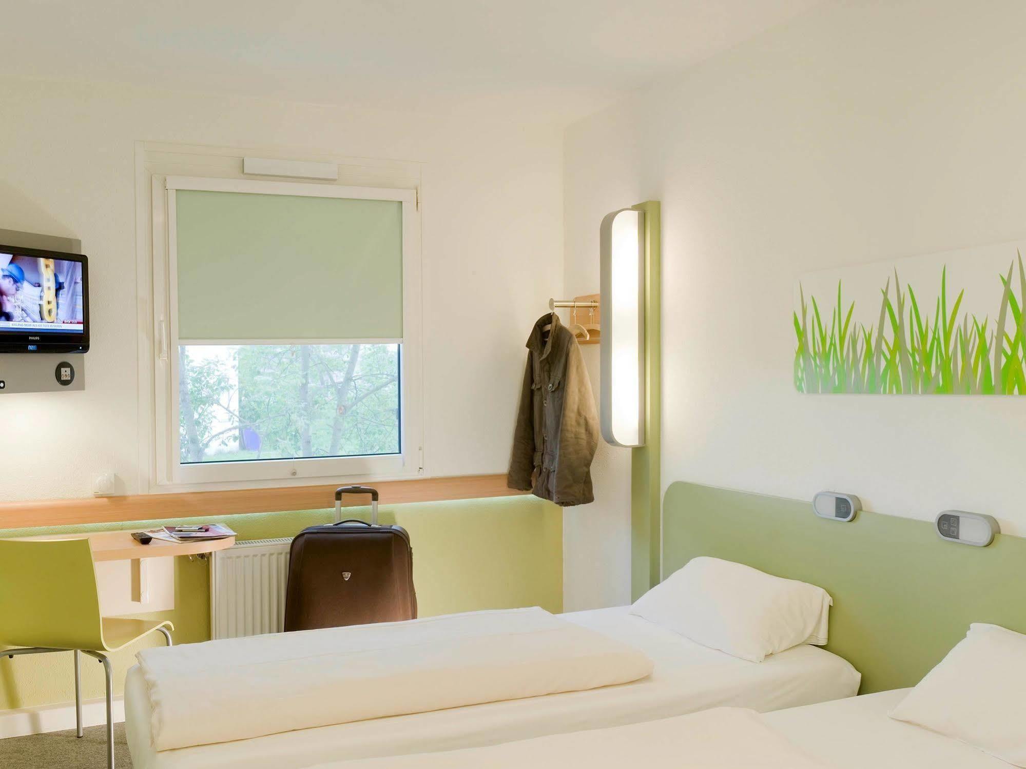 Ibis Budget - Porte De Баньоле Екстериор снимка